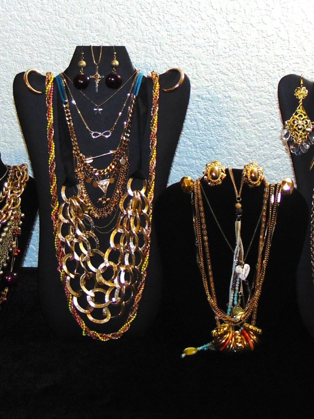 Vintage & Modern Assorted Gold Tone Jewelry lot- very nice!